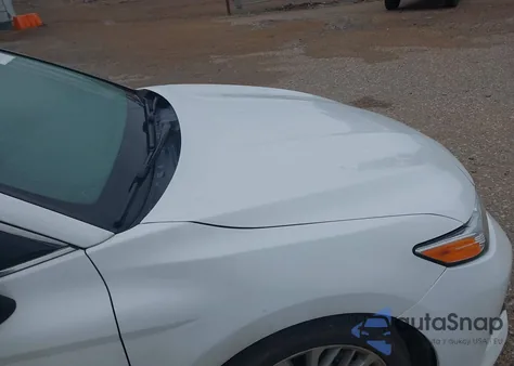 2018 Toyota Camry Xle z USA, uszkodzony, nr VIN 4T1B11HK4JU055493